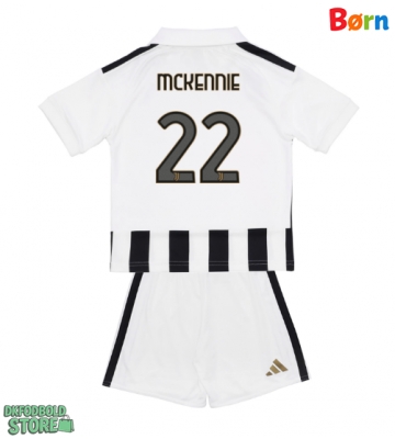Juventus Weston McKennie #22 Replika Babytøj Hjemmebanesæt Børn 2026-27 Kortærmet (+ Korte bukser)